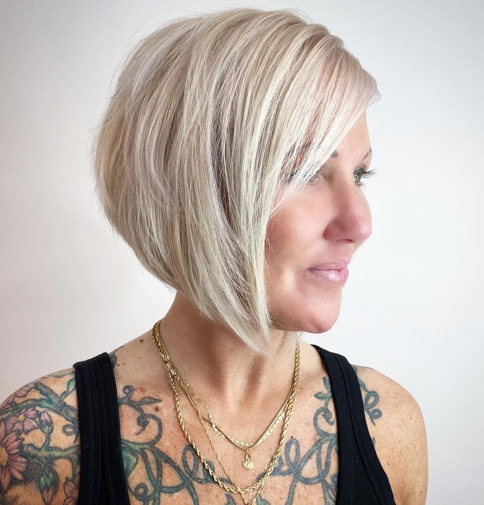 Silver Blonde Bob to Look Younger