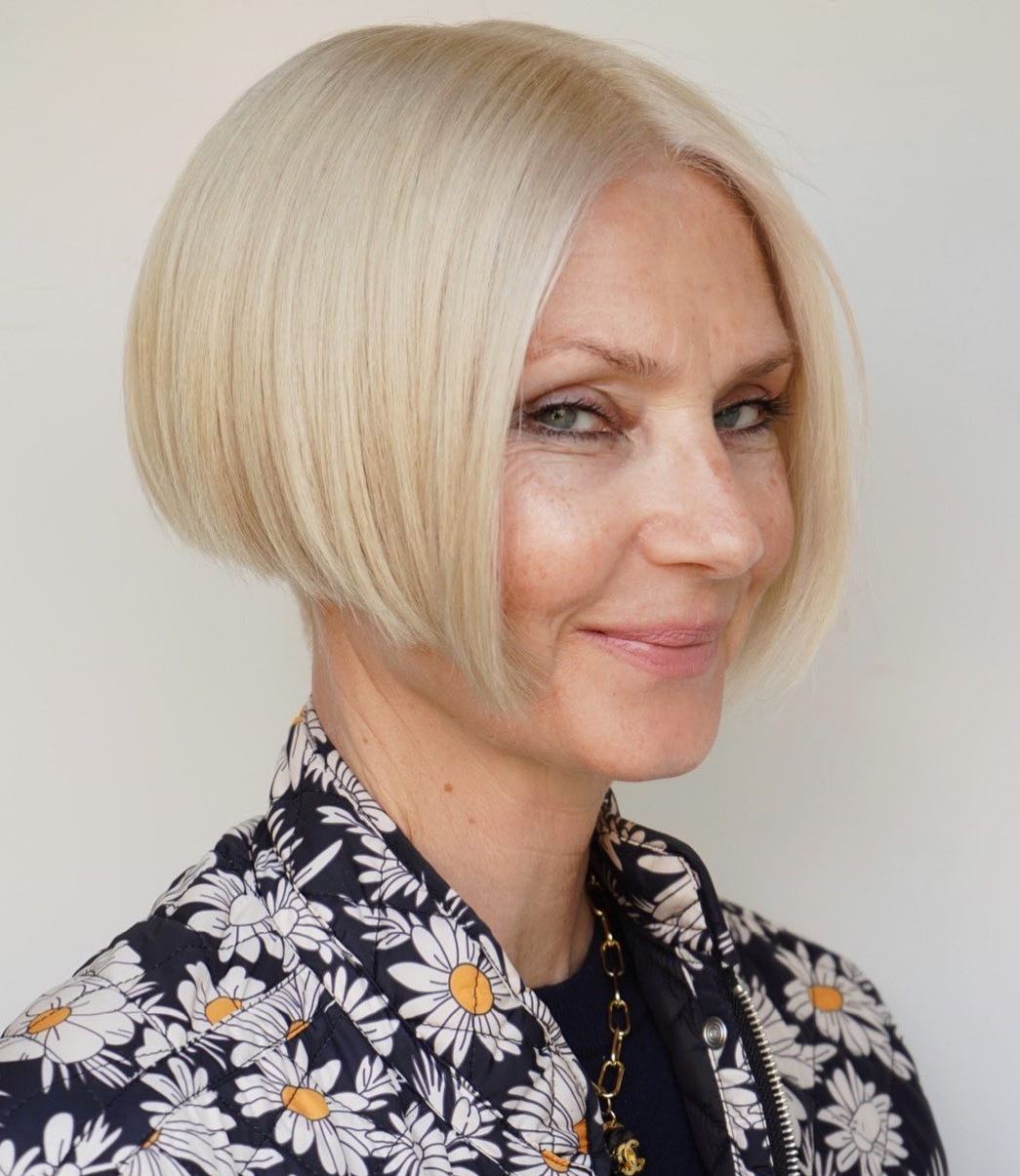 Blonde Lip-Length Bob to Look Younger